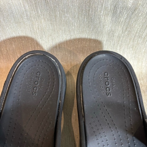 CROCS Sz 9 Sanrah Lightweight Cross Strap Low Platform Slip On Slides - Picture 4 of 8